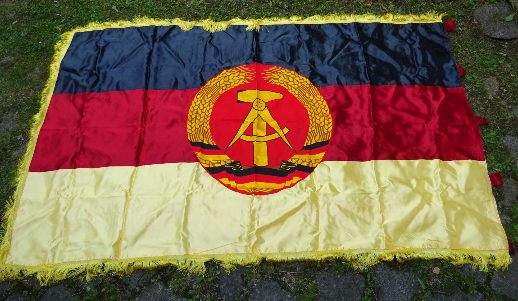 DDR Fahne Seide Ehrenbanner der antiimperialistischen Solidarität