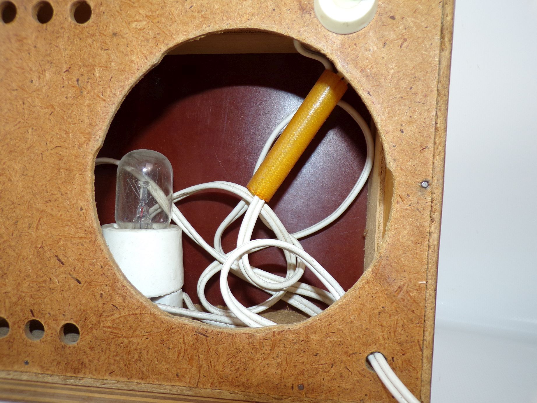 Alte Tischuhr DDR Uhr beleuchtet Vintage Retro Alte Tischuhr DDR Uhr beleuchtet Vintage Retro