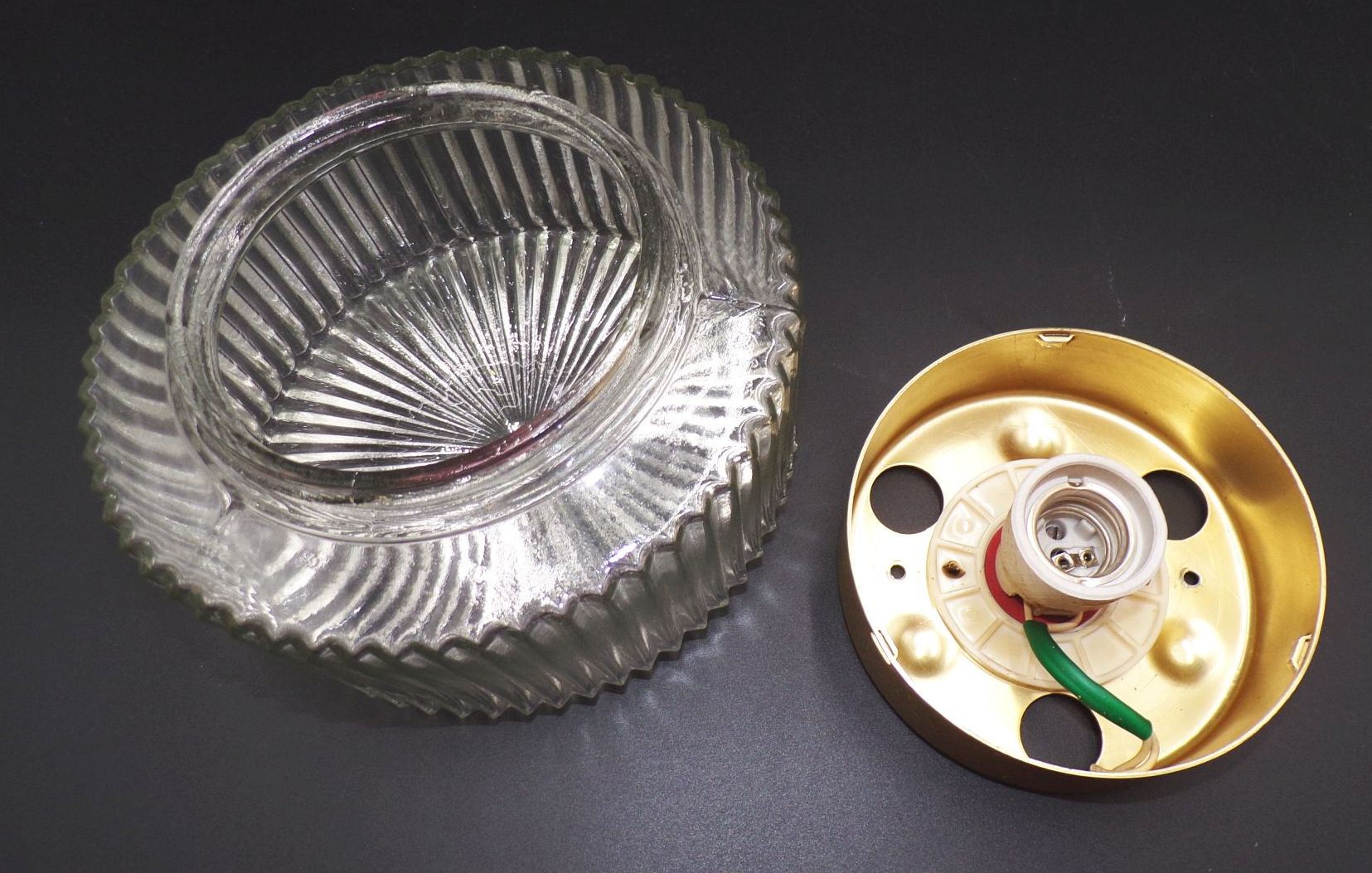 Alte Flurlampe Deckenleuchte DDR E27 Pressglas Alte Flurlampe Deckenleuchte DDR E27 Pressglas