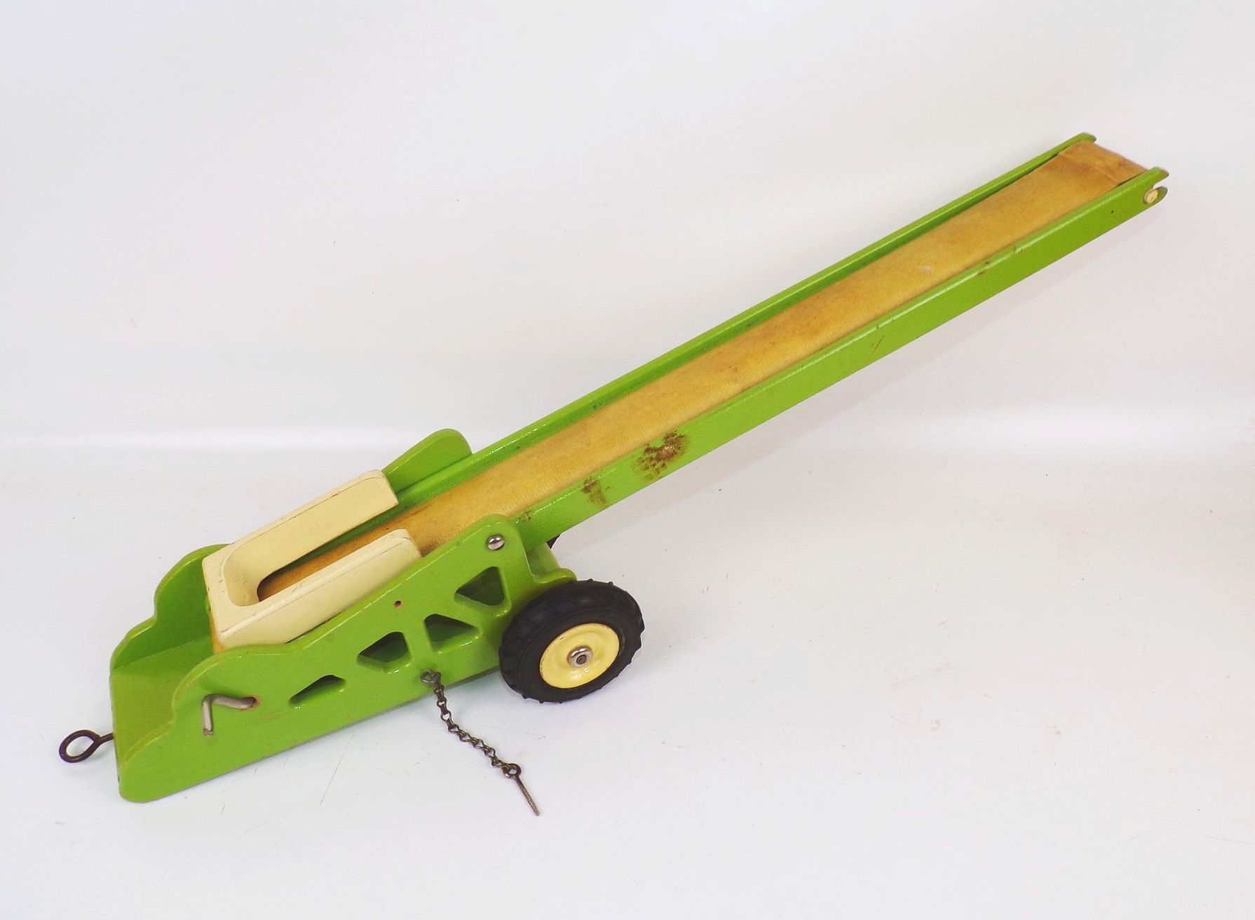 Gecevo Traktor mit Förderband DDR Holzspielzeug