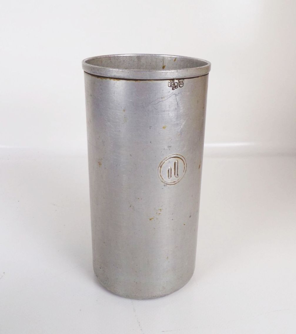 Alter Becher Aluminium 1 Liter Deko Pflanzgefäß