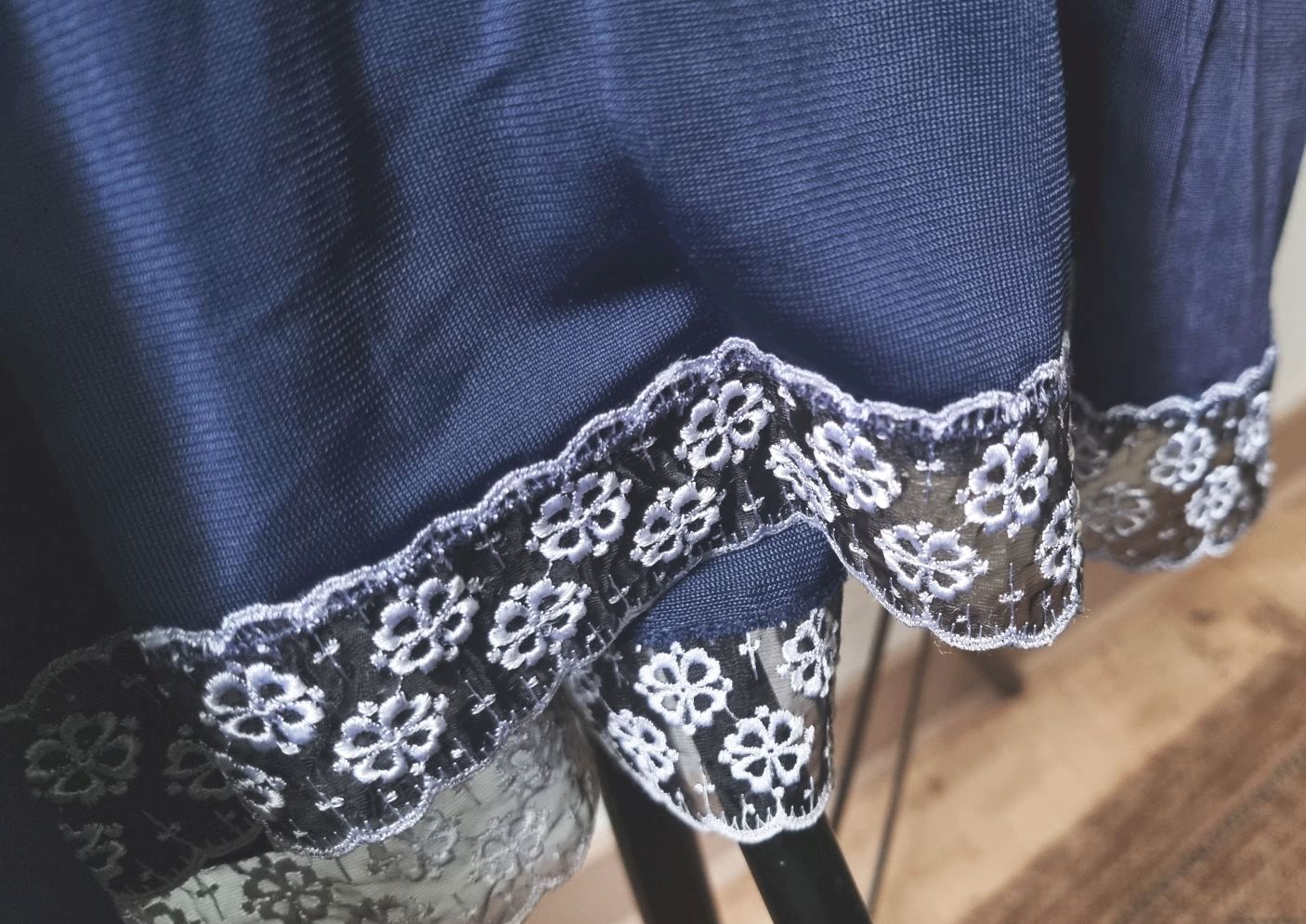 Vintage Unterkleid dunkelblau weiß Nachthemd Negligee mit Spitze Vintage Unterkleid dunkelblau weiß Nachthemd Negligee mit Spitze