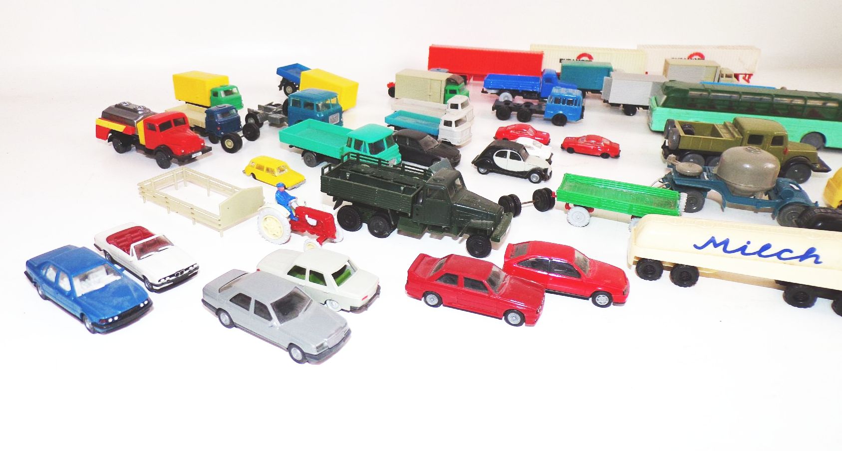 Konvolut DDR Modellautos Traktor Bus LKW TT H0 Modelle