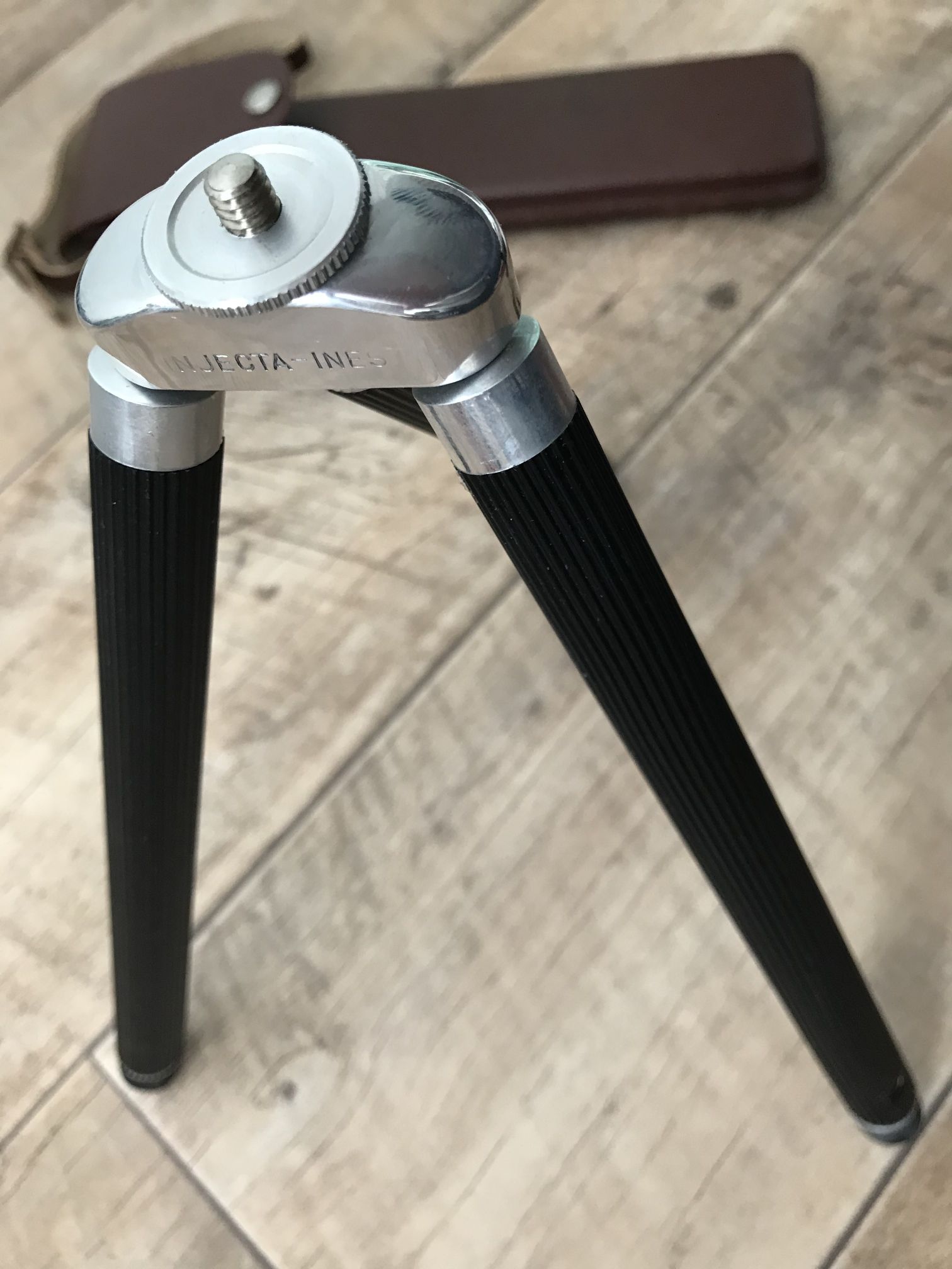 Altes Kamera Stativ Injecta Ines 3 Bein Teleskop bis 1 m Höhe verstellbar Kamerastativ