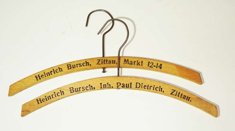 2 x Kleiderbügel Heinrich Bursch Zittau 1930er Werbung Reklame Deko 