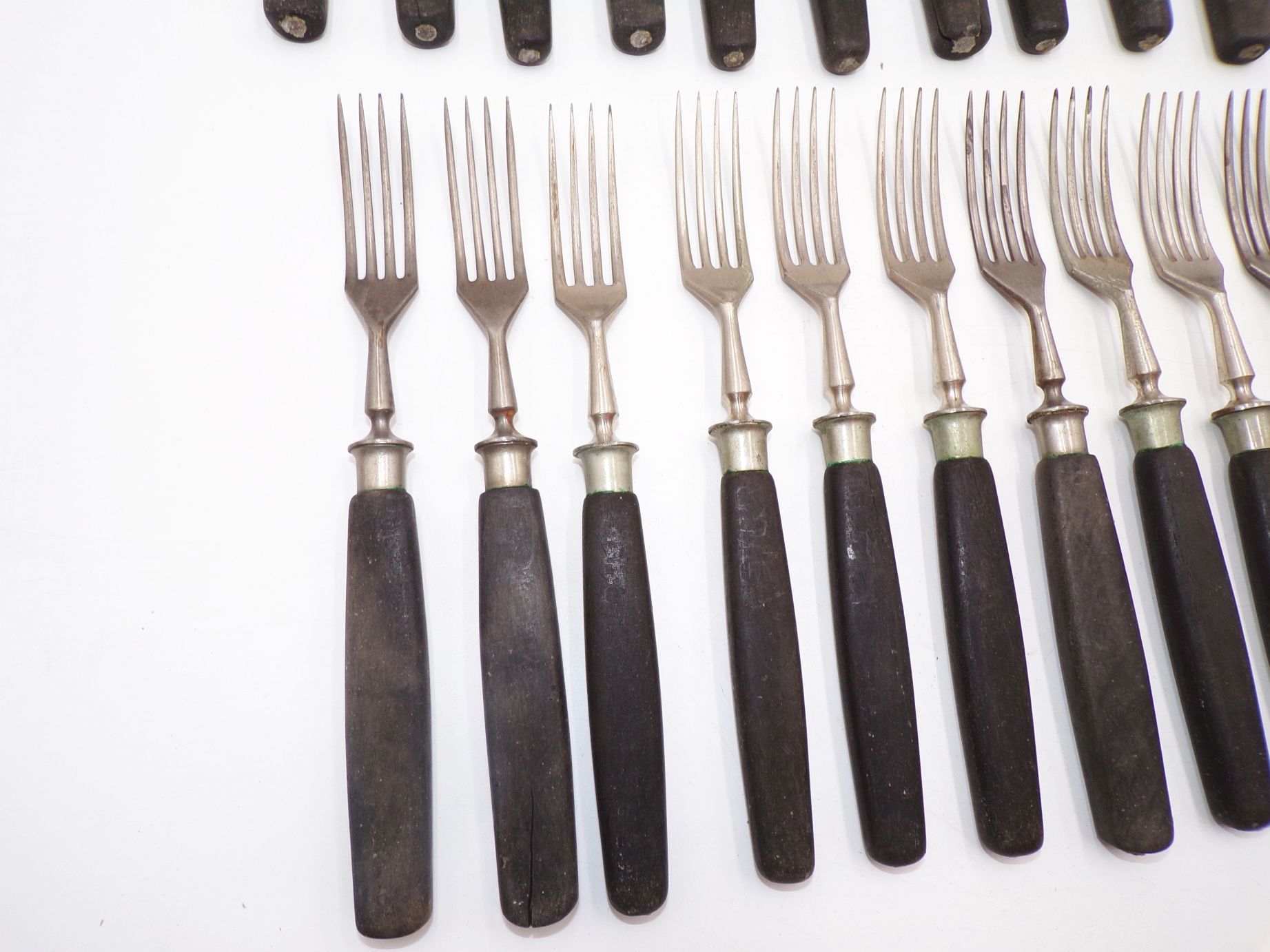 Altes Besteck Holzgriff Schwarz Antik Ersatzteile 24 Teile Messer Gabel Altes Besteck Holzgriff Schwarz Antik Ersatzteile 24 Teile Messer Gabel