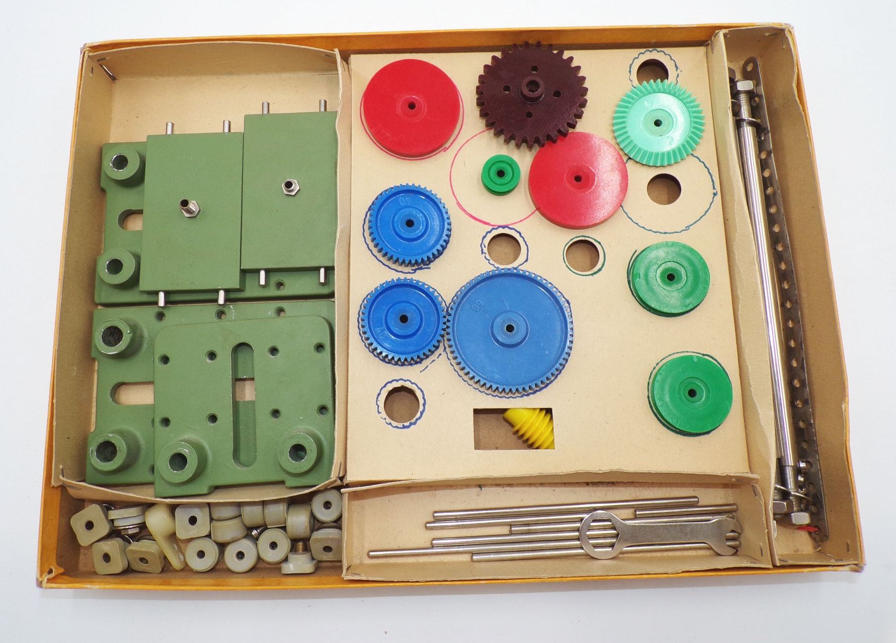 Polykon 01 Getriebebaukasten für den Werkunterricht der Klasse 4 bis 6 DDR