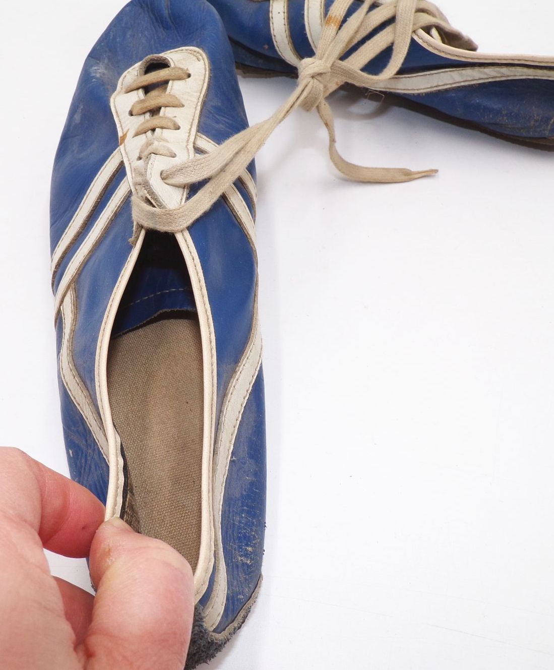 Alte Sportschuhe DDR Sprinterschuhe Laufschuhe blau weiß Spikes Vintage