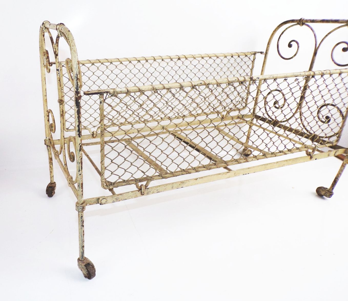 Altes Puppenbett Metall Shabby Vintage Deko Bett Antik