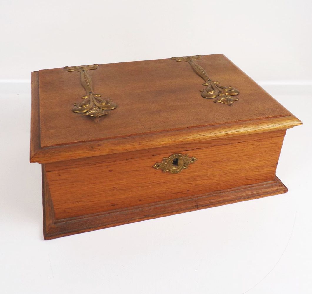 Jugendstil Schatulle mit Schlüssel Holz Box Aufbewahrung Antik 