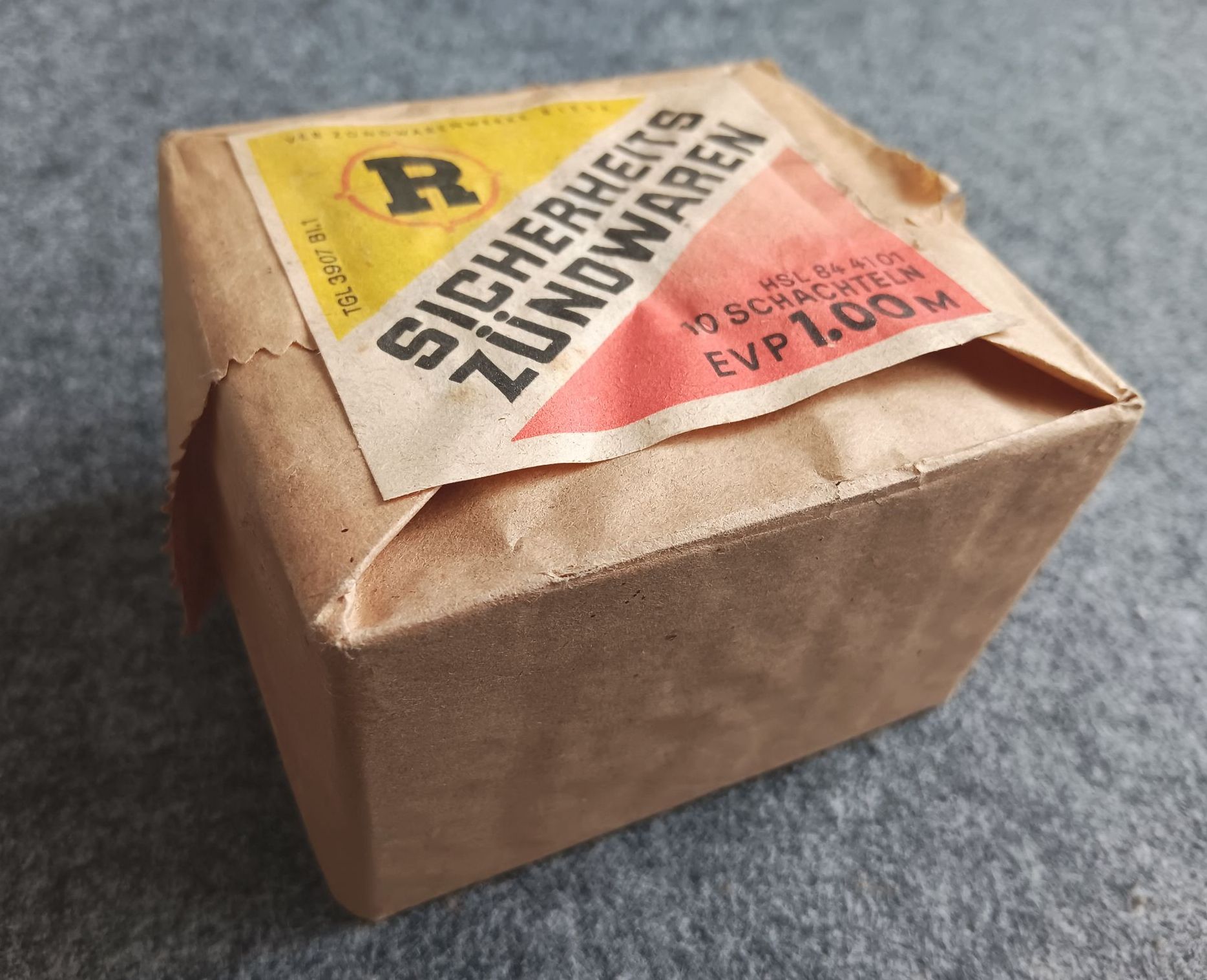 VEB Zündwarenwerke Riesa Sicherheits Zündwaren alte Streichhölzer 10 Schachteln DDR ungeöffnet VEB Zündwarenwerke Riesa Sicherheits Zündwaren alte Streichhölzer 10 Schachteln DDR ungeöffnet