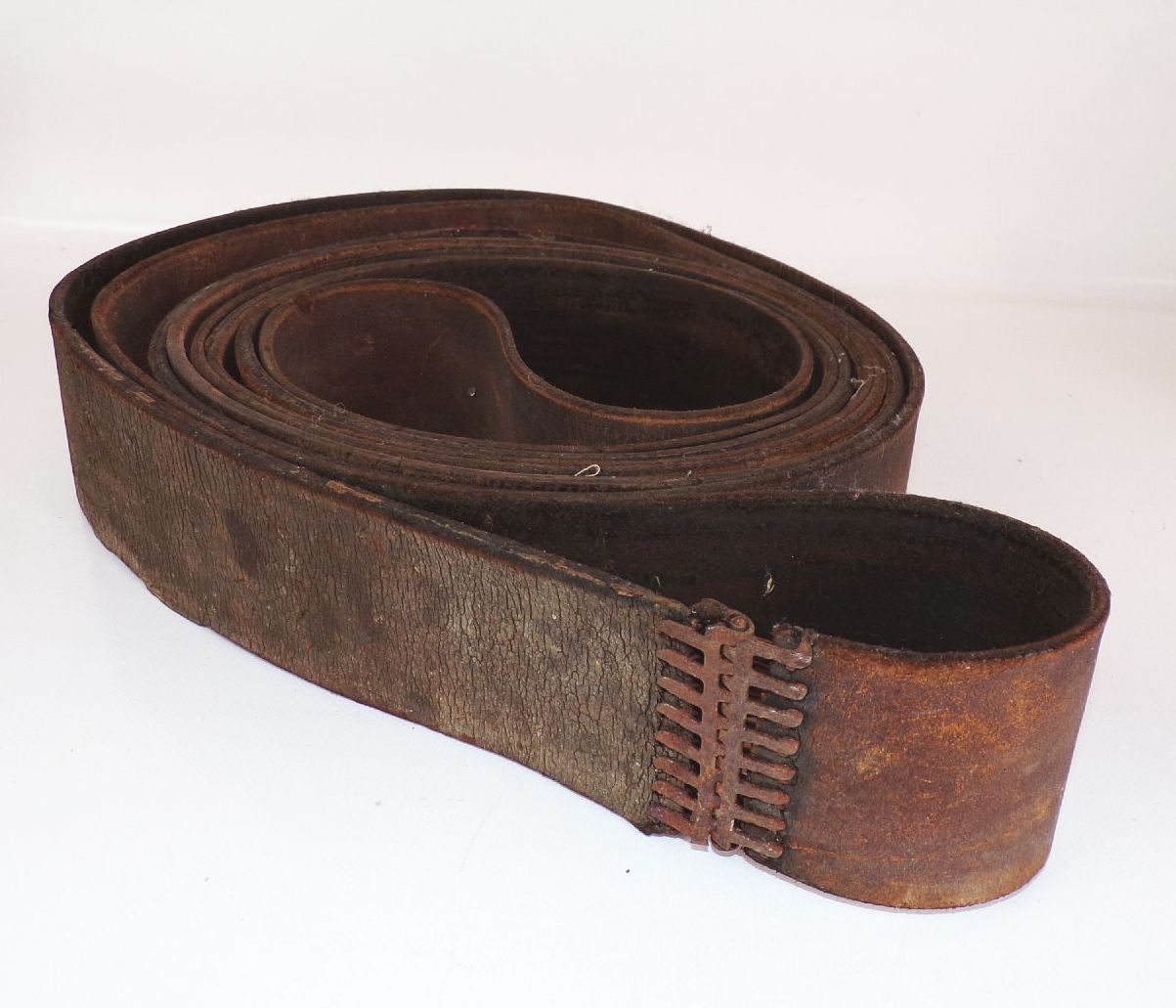 Alter Transmissionsriemen Lederriemen Antriebsriemen Schlaufe 250 cm Alter Transmissionsriemen Lederriemen Antriebsriemen Schlaufe 250 cm