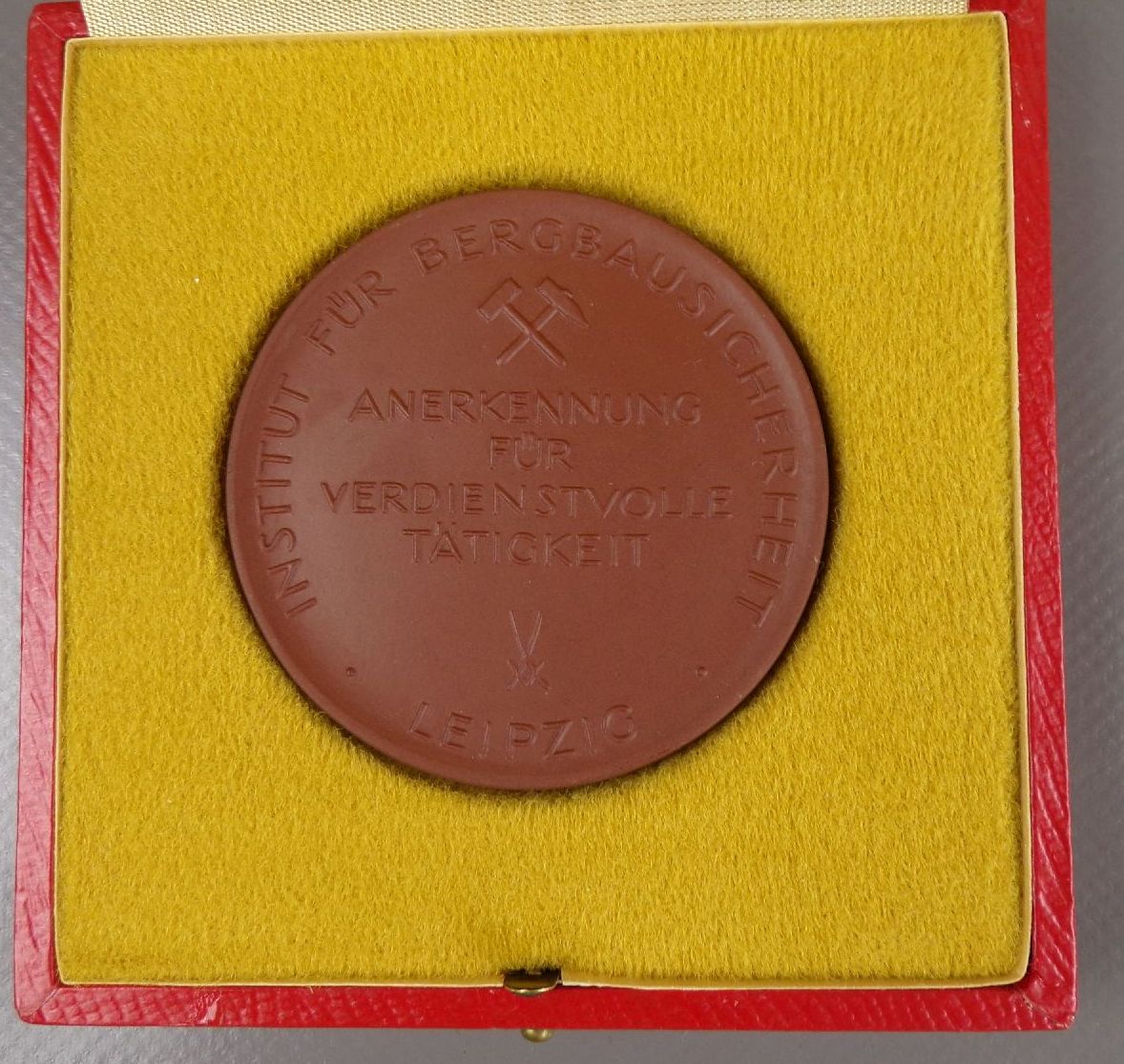 Meissen Medaille Bergbau Sicherheit Verdienstvolle Tätigkeit DDR Etui