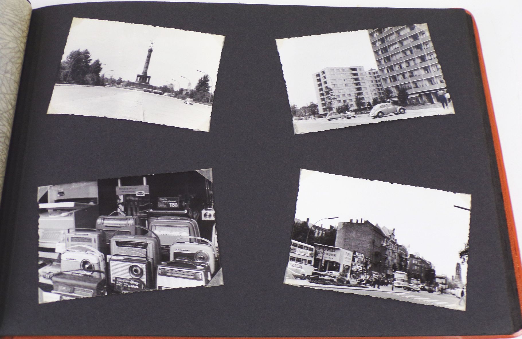 Altes Fotoalbum mit Fotos Urlaub in West Berlin 1950 er Jahre Oldtimer Schaufenster