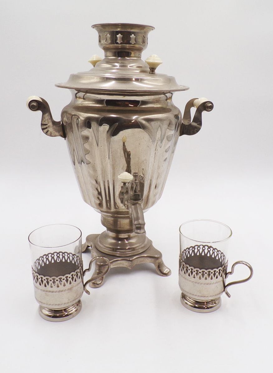 Alter Samowar UdSSR mit 2 Teegläsern 