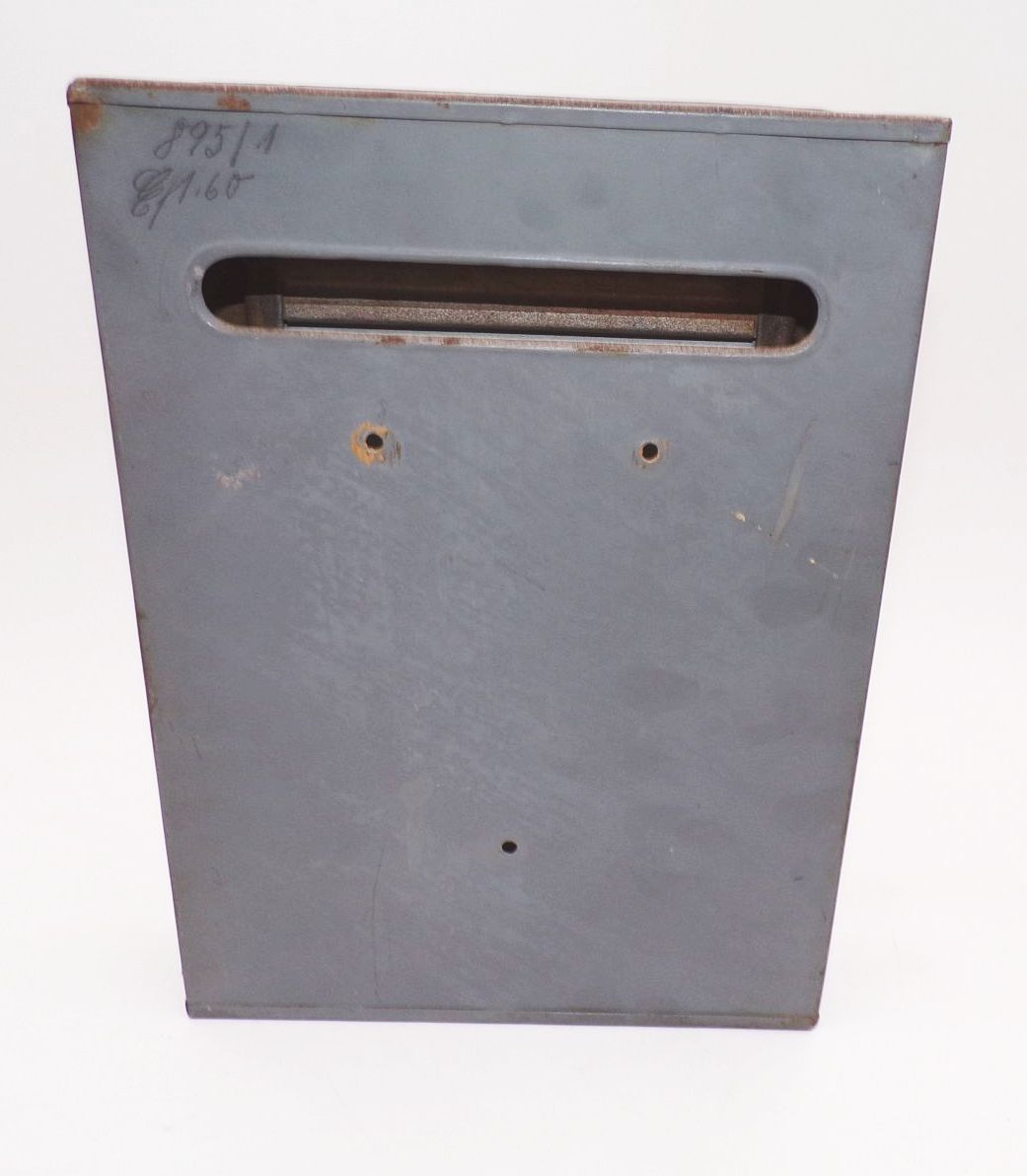 Alter Briefkasten mit Schlüssel aus Blech Vintage Requisit Deko Alter Briefkasten mit Schlüssel aus Blech Vintage Requisit Deko