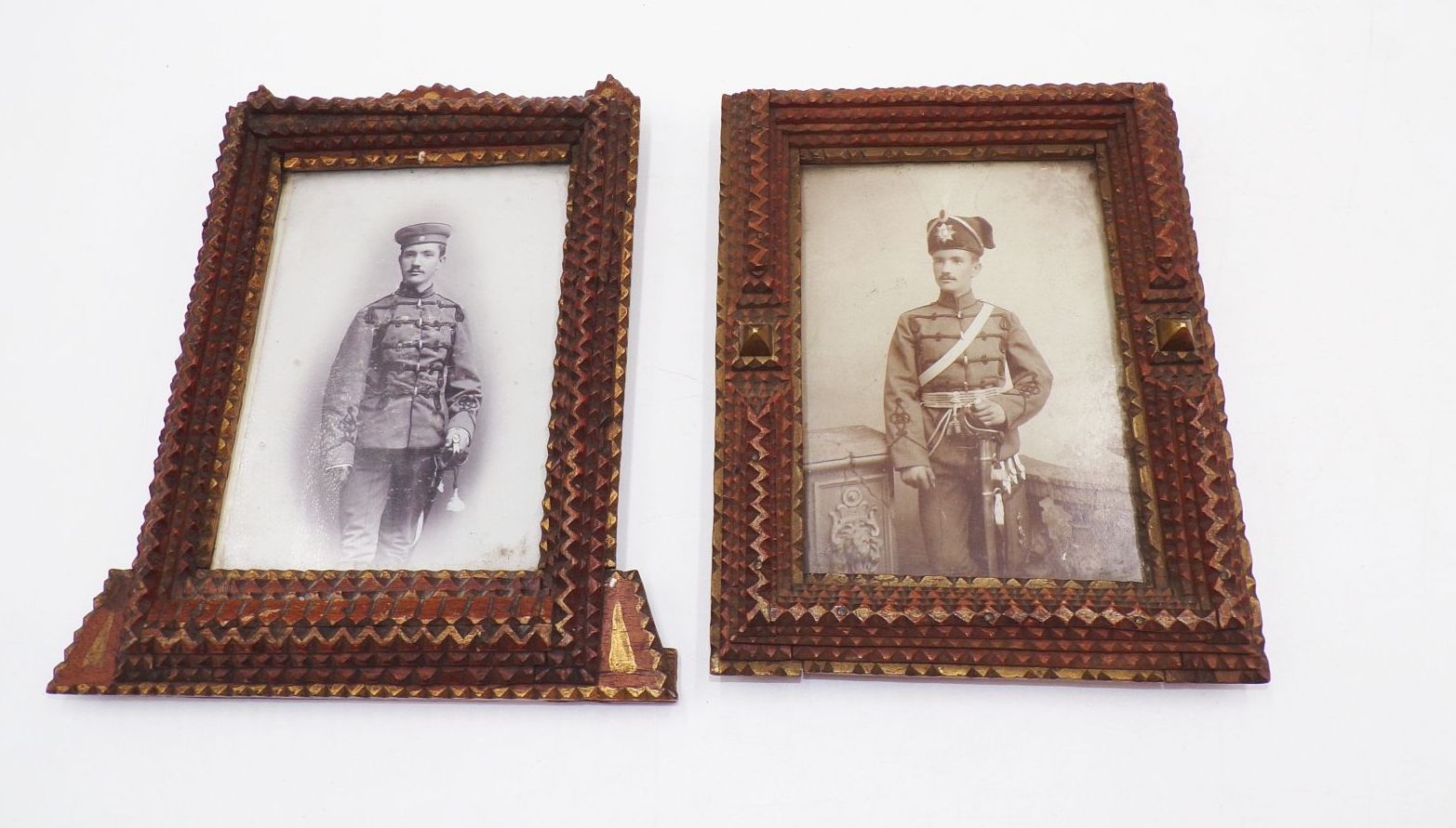 Fotografie Husar im Bilderrahmen 2 Stück um 1900 Sachsen