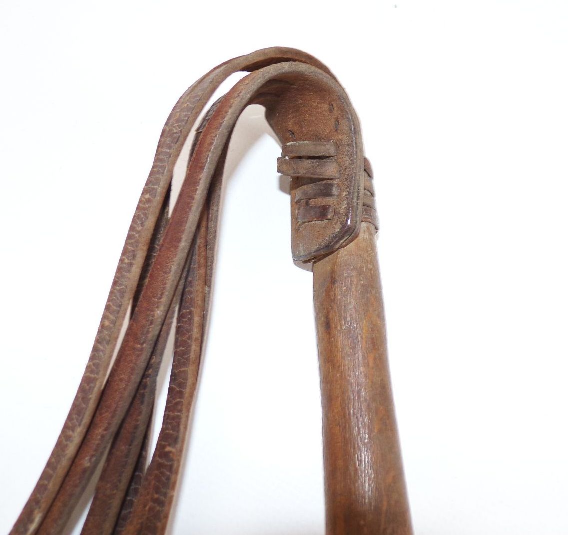 Peitsche alter Ochsenziemer Antik Holz Leder Riemenpeitsche Peitsche alter Ochsenziemer Antik Holz Leder Riemenpeitsche