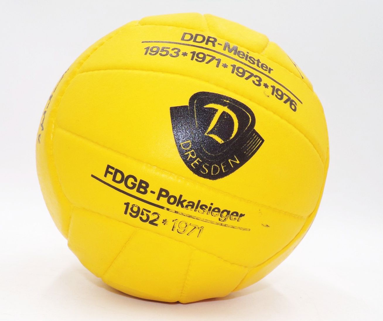  Fußball Erinnerungsball Meistermannschaft SG Dynamo Dresden 1976 
