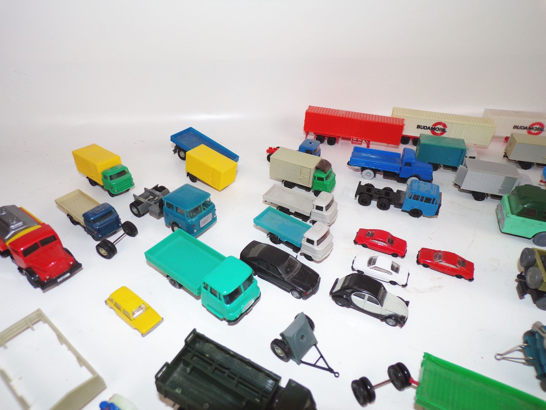 Konvolut DDR Modellautos Traktor Bus LKW TT H0 Modelle