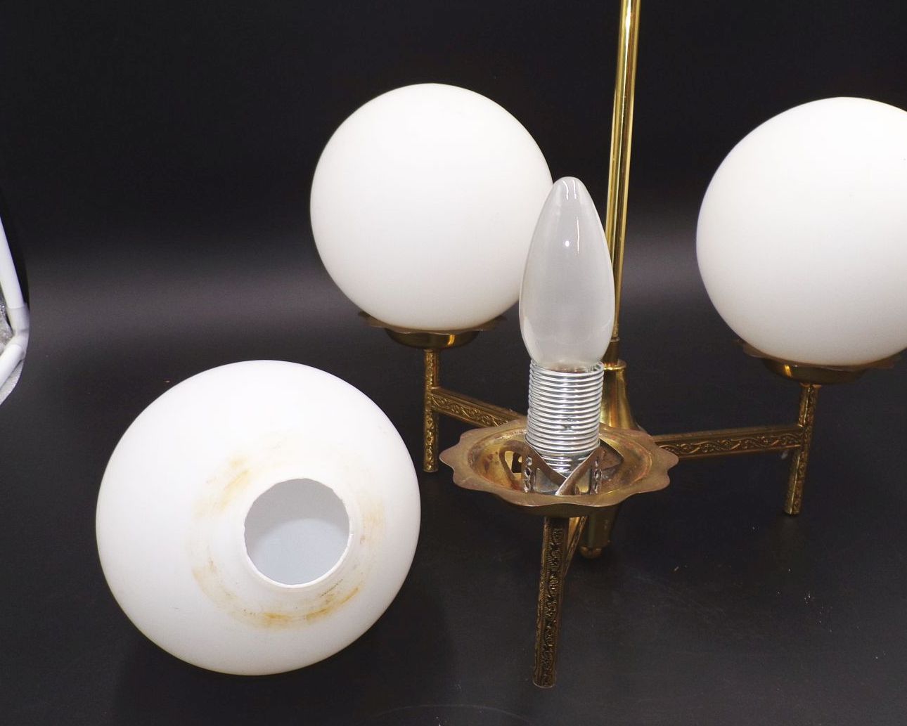 Edle Deckenlampe Kugel Weiß mit Messig 3er Deckenleuchte 