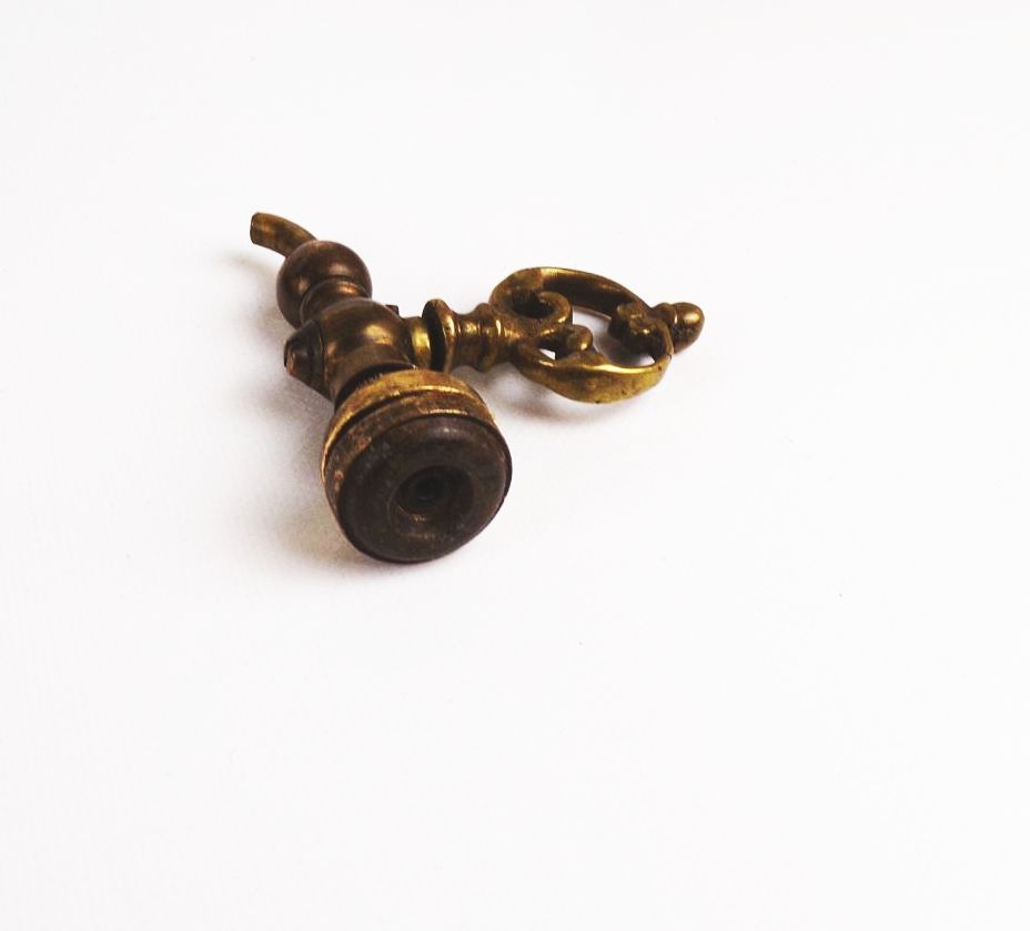 Alter Zapfhahn Messing für Spender Apothekergefäße verzierter Ablasshahn Alter Zapfhahn Messing für Spender Apothekergefäße verzierter Ablasshahn