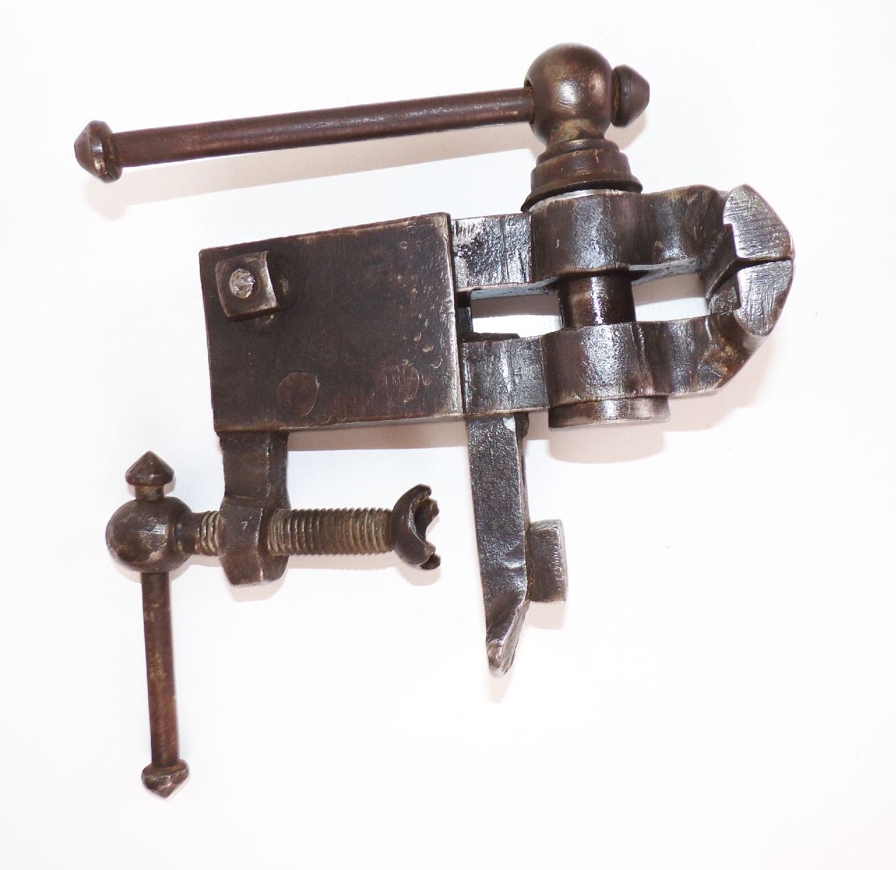 Alter Schraubstock Tischschraubstock Werkzeug 7 cm Backenmaß Amboss