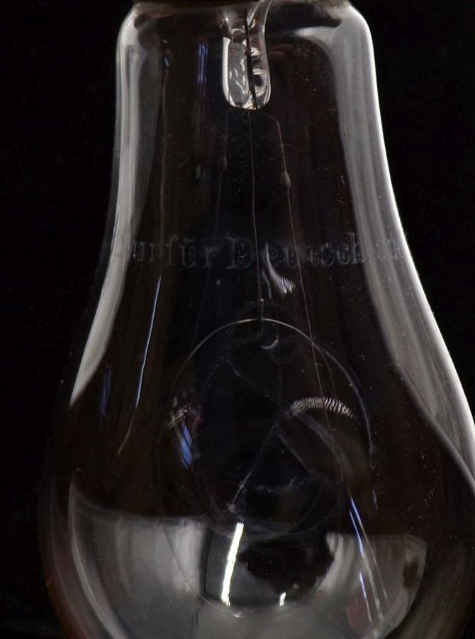 Alte Glühlampe OSA Nur für Deutschland E27 Kohlefaden Spitze Antik 