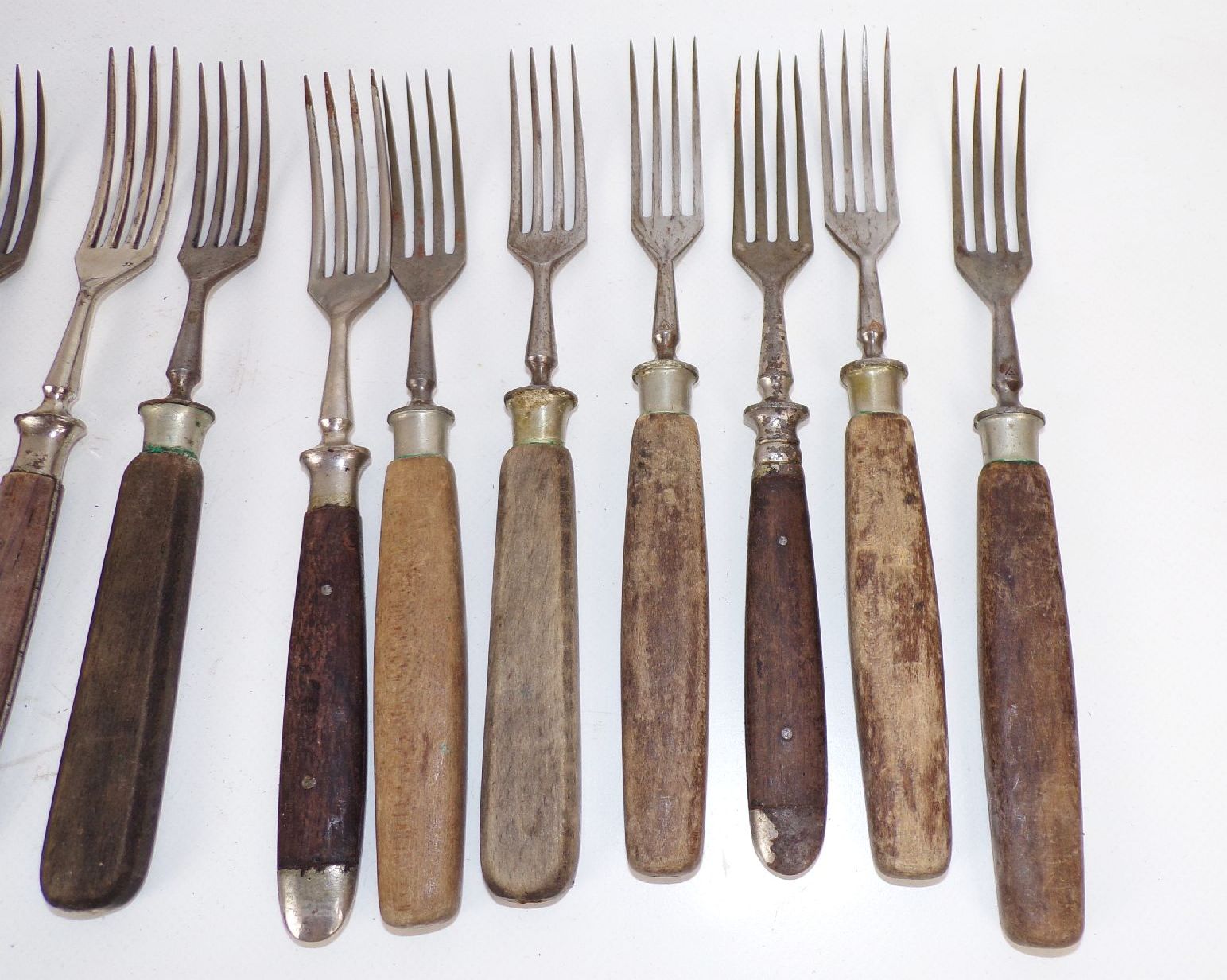 Konvolut altes Besteck Holzgriffe Gabeln Mittelalter Räuber 17 Besteckteile