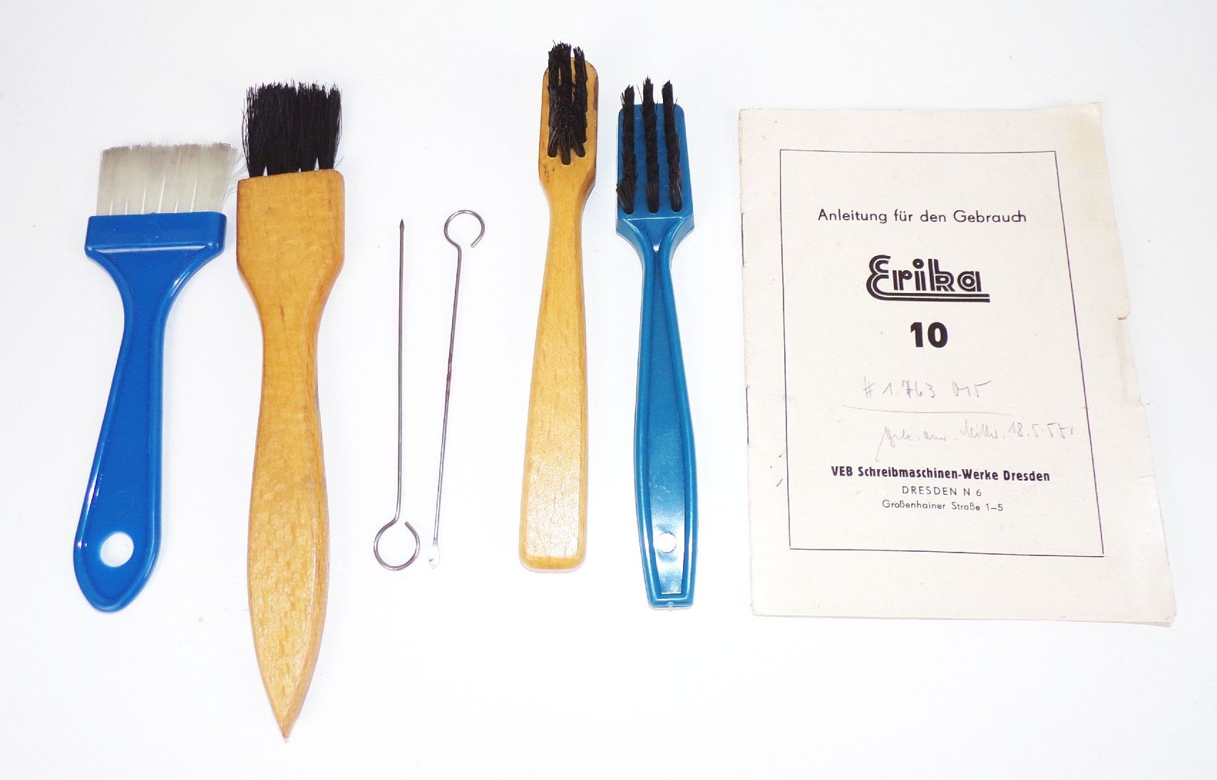 Reinigungsset für Büromaschinen alte Pinsel für Schreibmaschine Erika Reinigungsset für Büromaschinen alte Pinsel für Schreibmaschine Erika