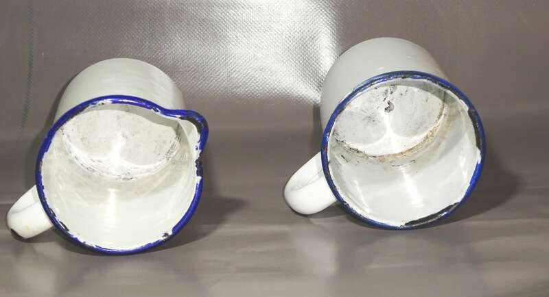 2 alte Emaille Becher Tippel Schnauztopf Bepflanzung Shabby Deko