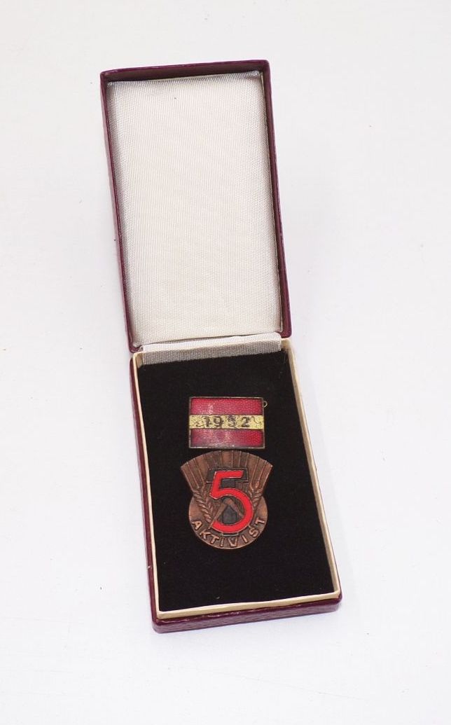 Aktivist Abzeichen 1952 Frieden und Wohlstand aus eigner Kraft 