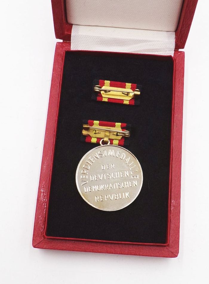 Verdienstmedaille der DDR Etui original