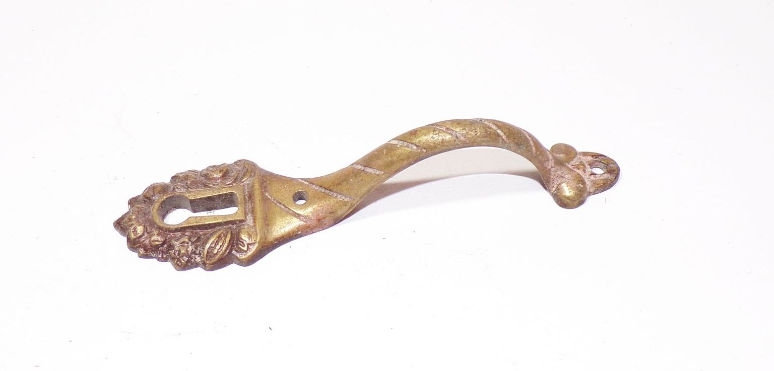 Alter Messing Möbelgriff Möbelbeschlag Schlüsselloch um 1900 