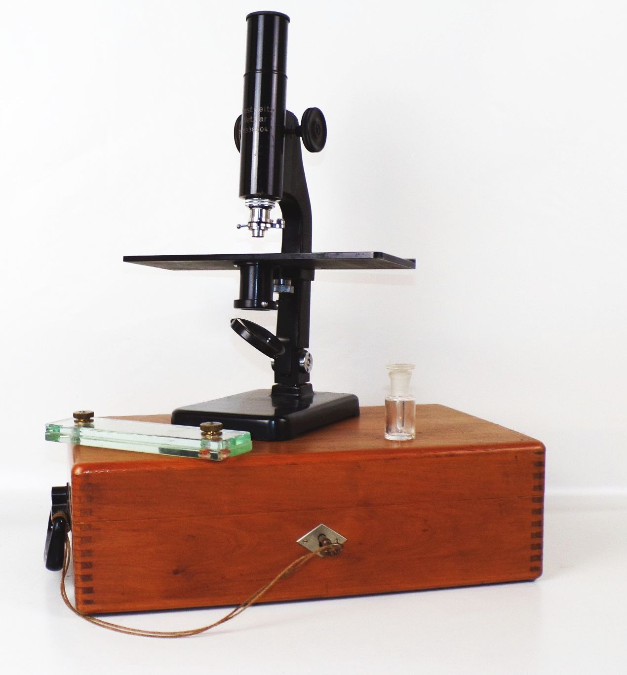 Ernst Leitz Wetzlar Mikroskop No 338404 zerlegbar mit Zubehör Kiste