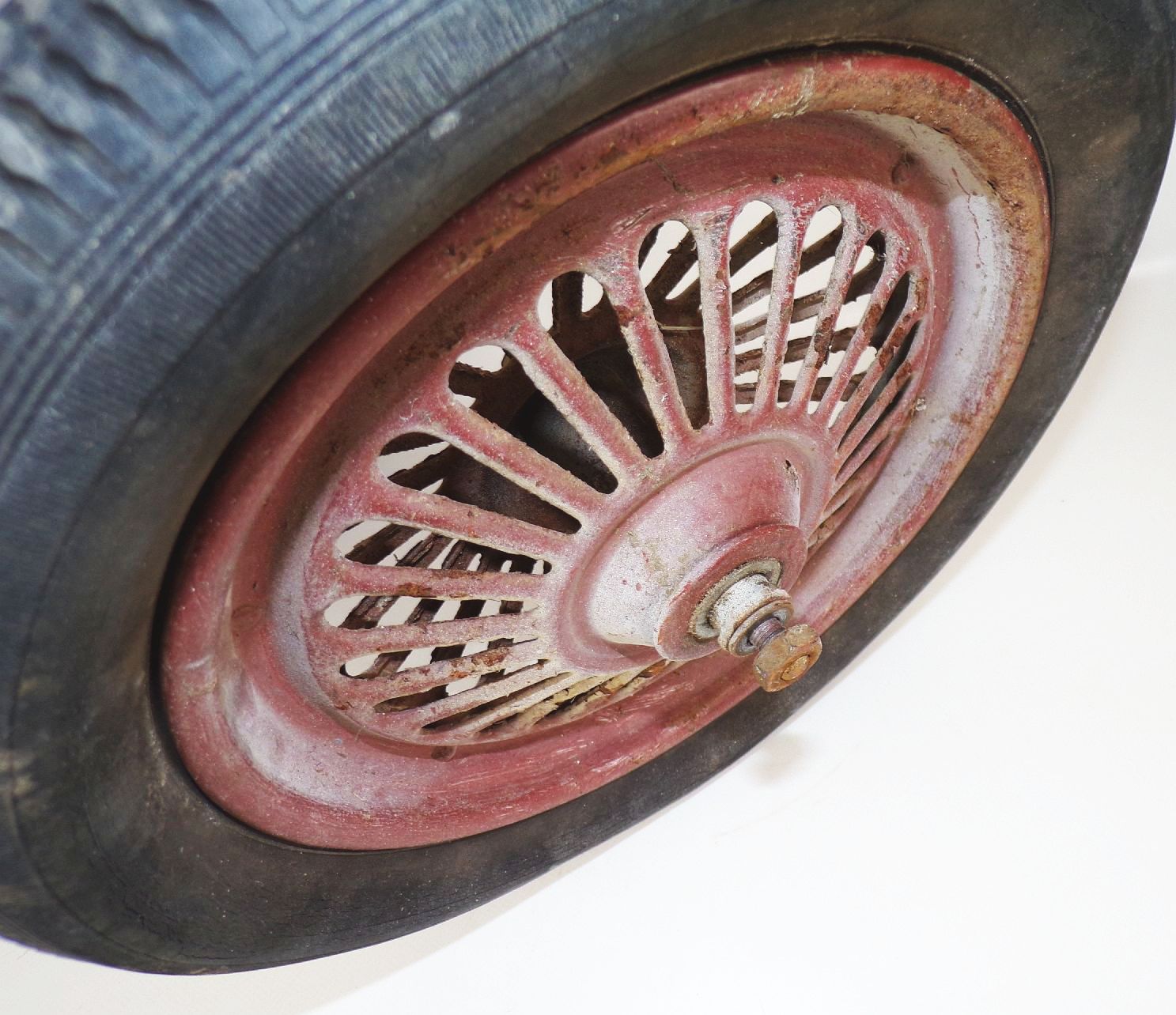 Alte Wagenräder Metall Reifen Industrie Design Rad 2 Vintage Räder Deko Alte Wagenräder Metall Reifen Industrie Design Rad 2 Vintage Räder Deko