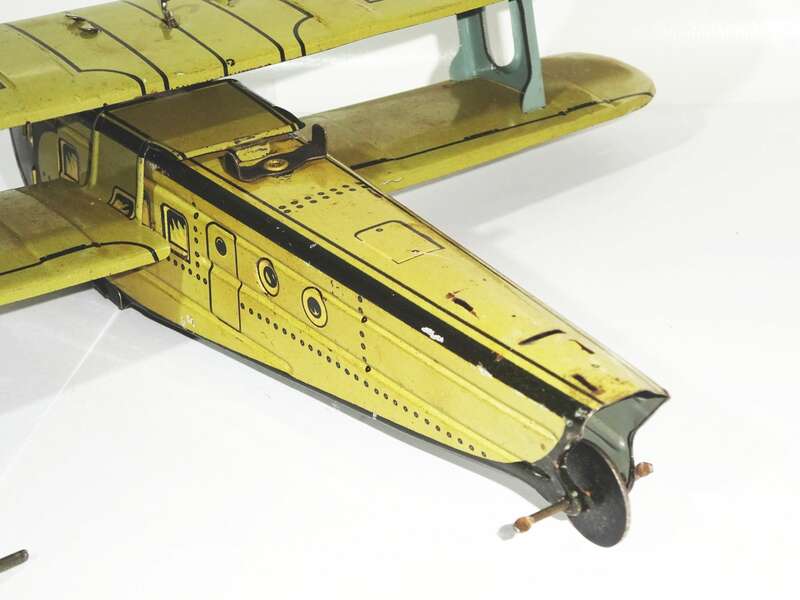 Konvolut Blechspielzeug Flugzeug Sanitäter Auto Mimikri 1930er 