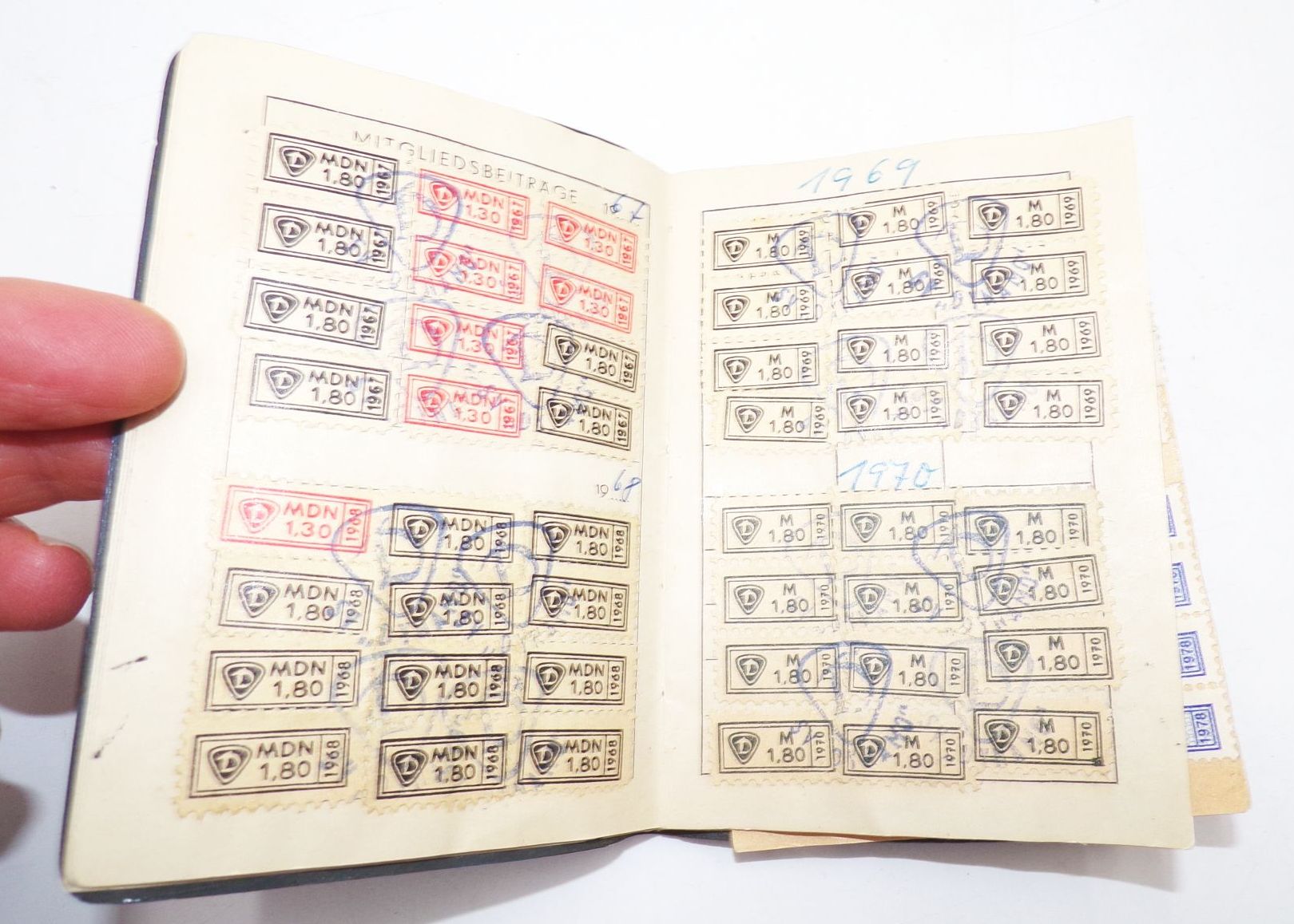 DDR Mitgliedsbücher mit Marken SED Sportbund FDGB 