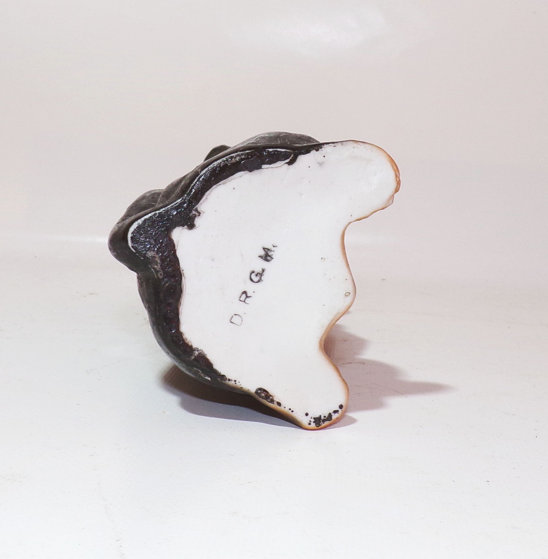 Alte Figurenkanne Dackel Dachshund Teckel Likör Flasche Ausgießer DRGM