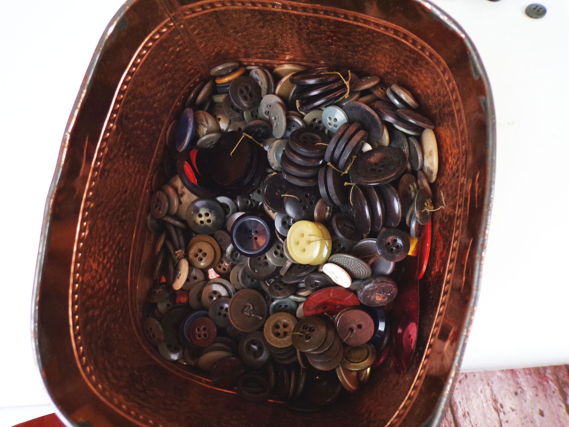 Blechdose mit Knöpfen Konvolut vintage buttons Blechdose mit Knöpfen Konvolut vintage buttons