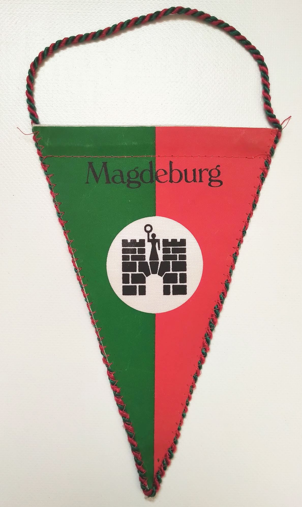 Wimpel Magdeburg grün rot SKL Motor und Industrieanlagen Wimpel Magdeburg grün rot SKL Motor und Industrieanlagen