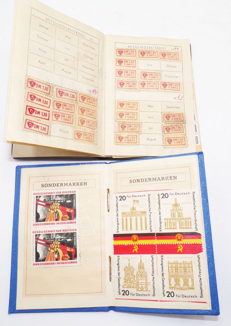DDR Mitgliedsbücher mit Marken SED Sportbund FDGB 