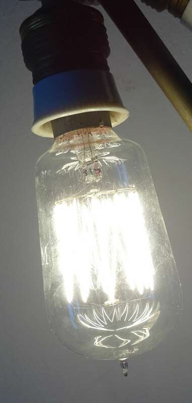 Alte Osram Glühlampe 25 K 223 V Kohlfaden Wedel mit Spitze Lampe 