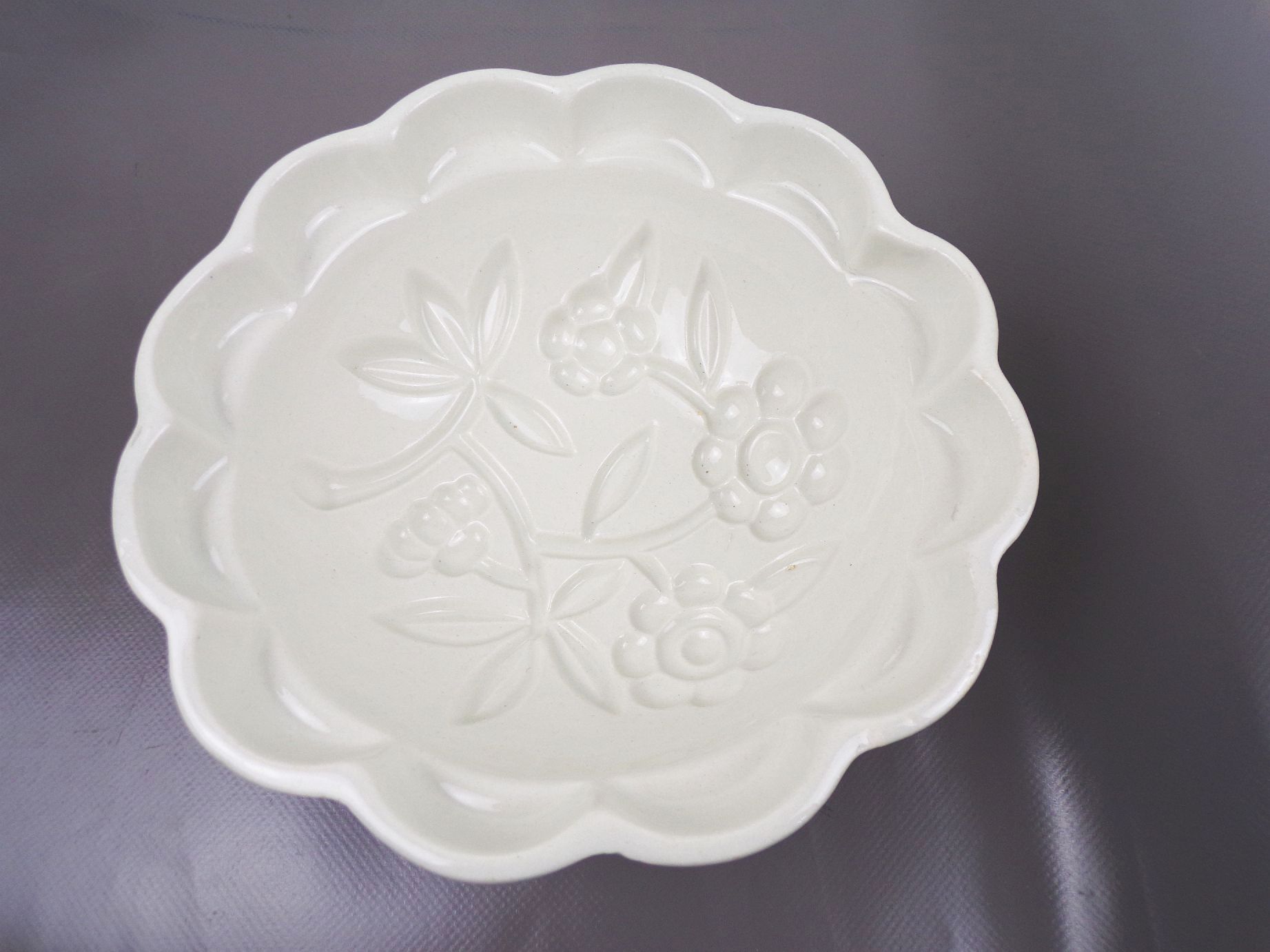 Alte Puddingform Keramik Weiß Blumen Vintage Alte Puddingform Keramik Weiß Blumen Vintage