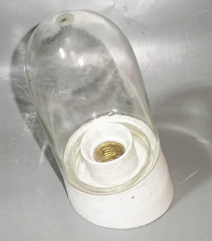 Alte Glaskolbenlampe Porzellan Glas Kellerlampe Vintage Leuchte industrial