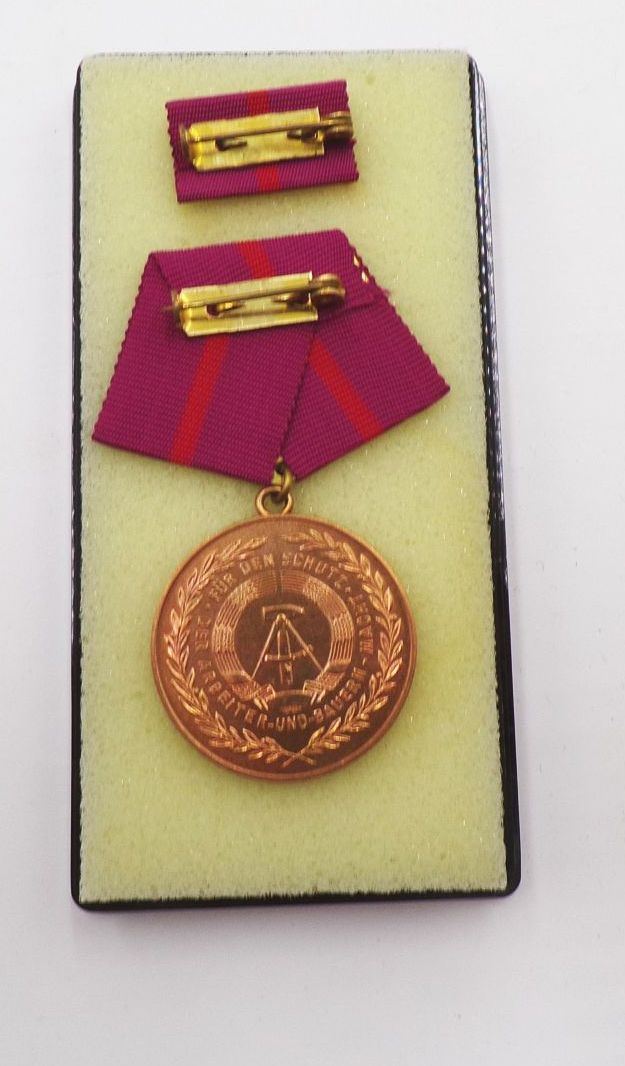 Für treue Pflichterfüllung Zivil Verteidigung DDR Abzeichen