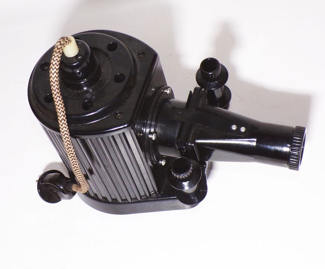 Pouva Magica Bakelit DDR Filmprojektor 