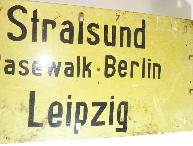 Altes Zuglaufschild Leipzig - Berlin - Pasewalk - Stralsund Eisenbahn Vintage !