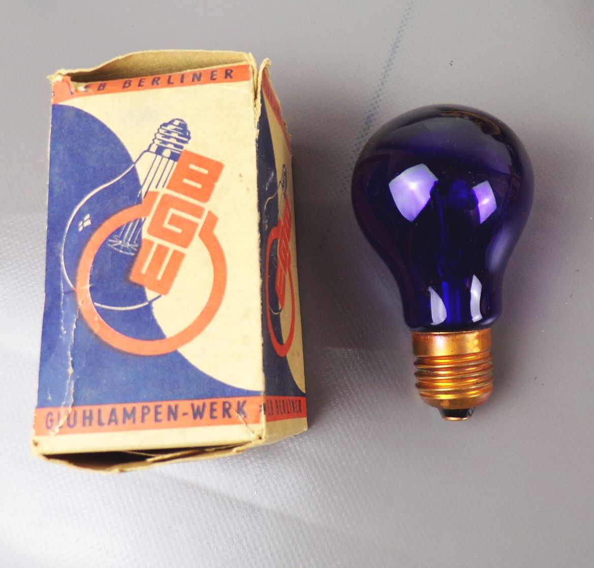 Alte BGW Glühlampe 220 V 75 W Blau Vintage DDR E27 Birne OVP Alte BGW Glühlampe 220 V 75 W Blau Vintage DDR E27 Birne OVP
