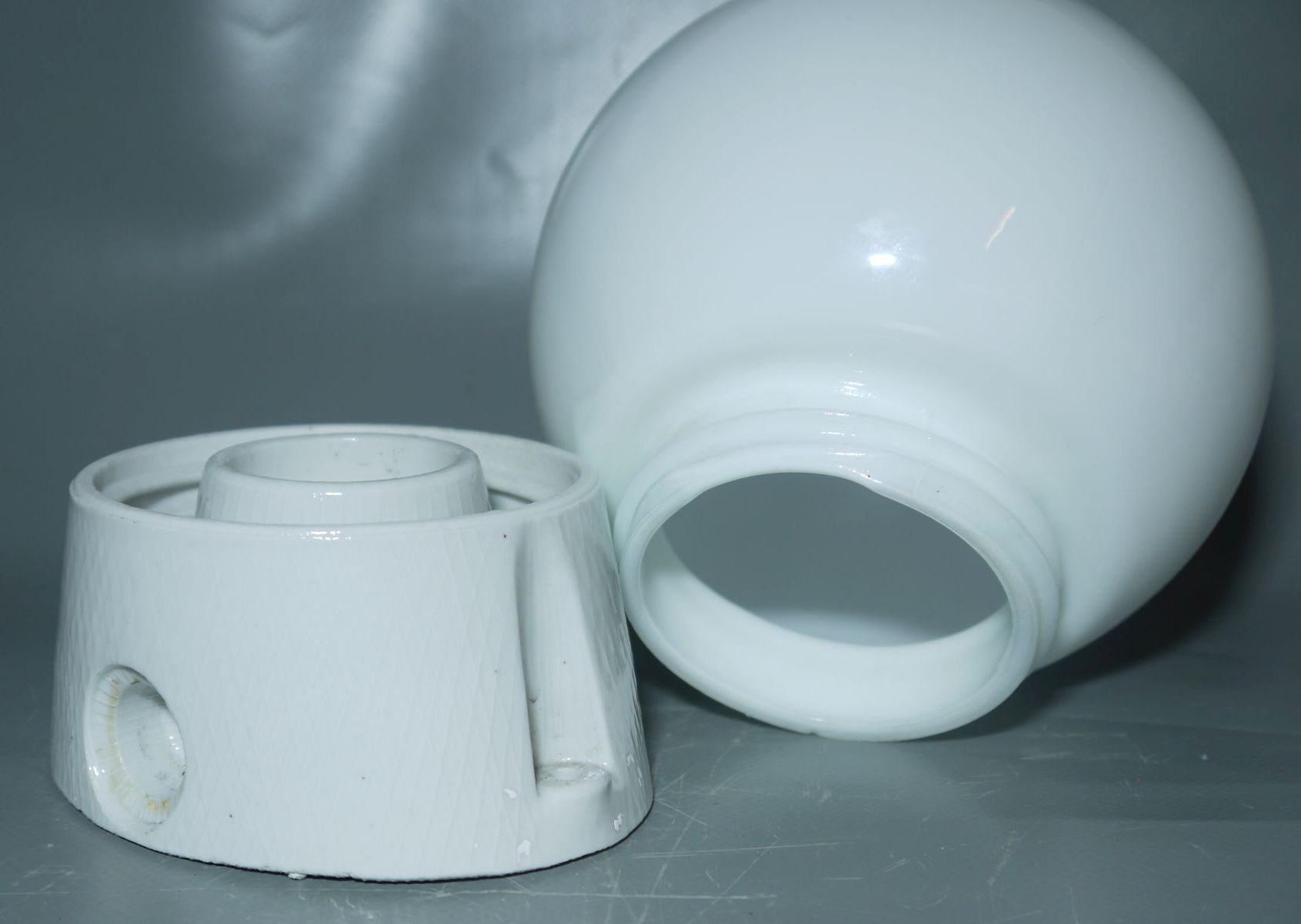 Old Kugelleuchte IP41 Glas Kellerlampe Weiss E27 Glaskugel